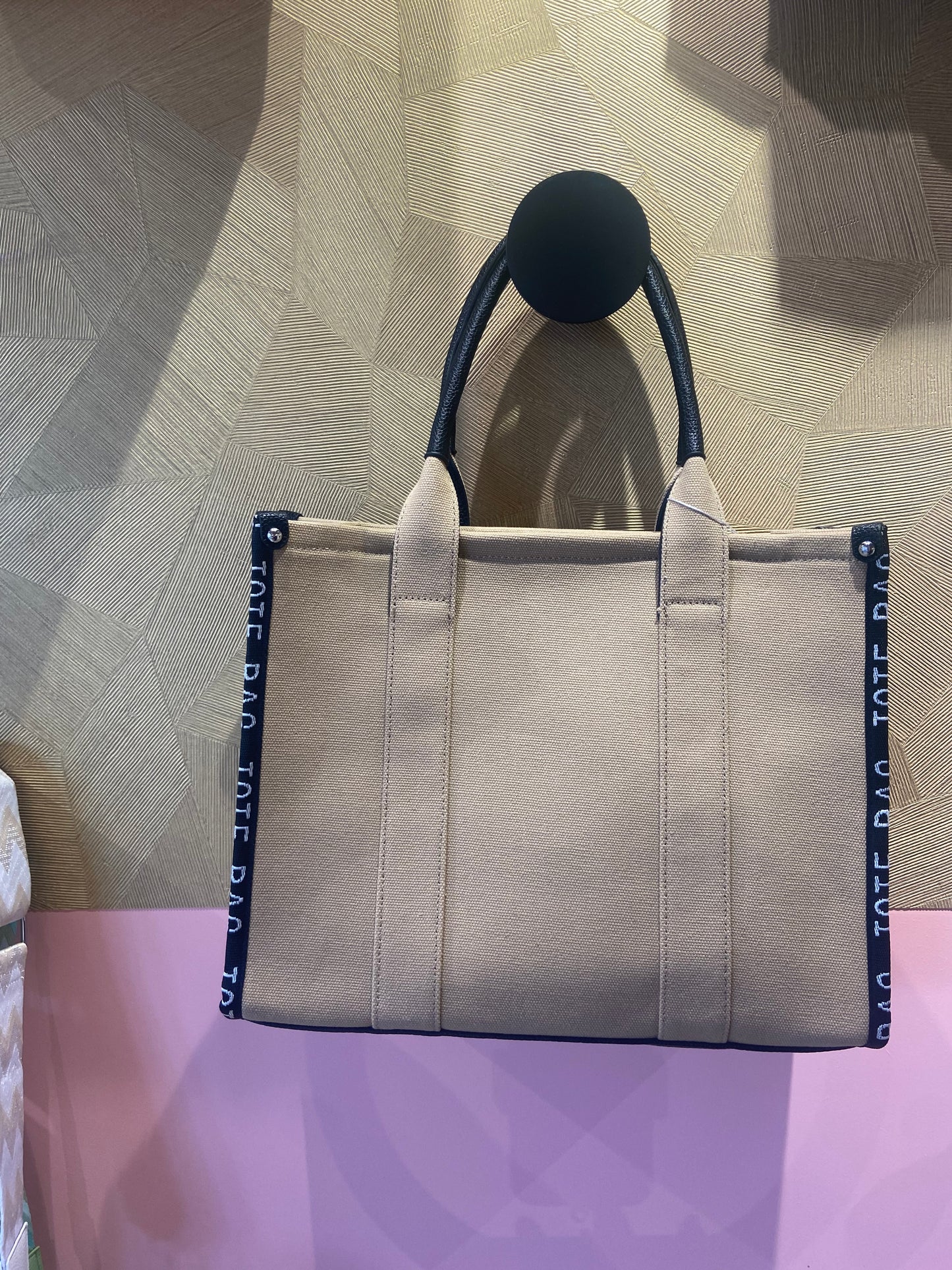 THE TOTE BAG